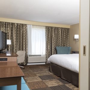 Hampton Inn & Suites Room Photo