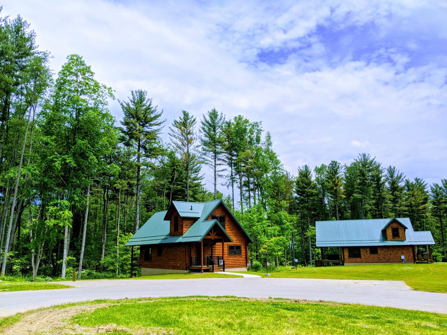 Pleasant Hill Lake Park Deluxe Log Cabins