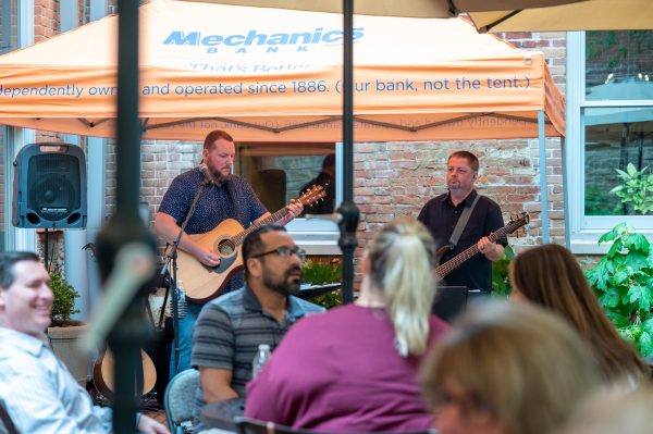 Live@Lunch 2024 Summer Courtyard Series in the Mechanics Courtyard