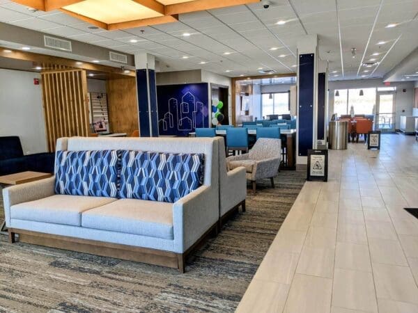 Holiday Inn Express & Suites Mansfield-Ontario